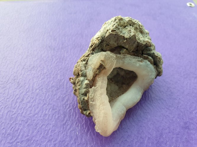 Rare Calcédoine formée 8,6 cm