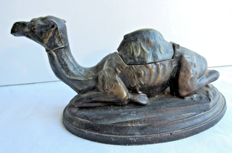 RARE Encrier Napoléon III, en régule avec sa verrine: Dromadaire accroupi