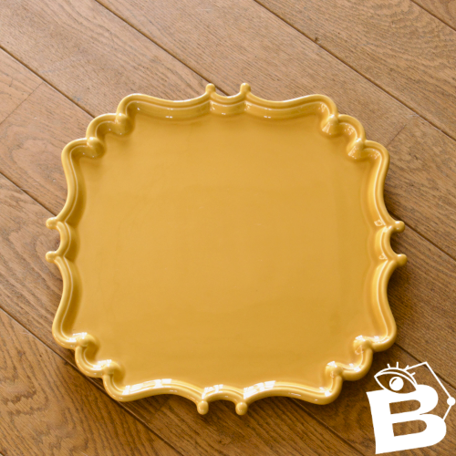 Rare et grand plateau en faïence festonné Bordallo Pinheiro