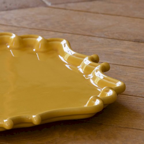 Rare et grand plateau en faïence festonné Bordallo Pinheiro