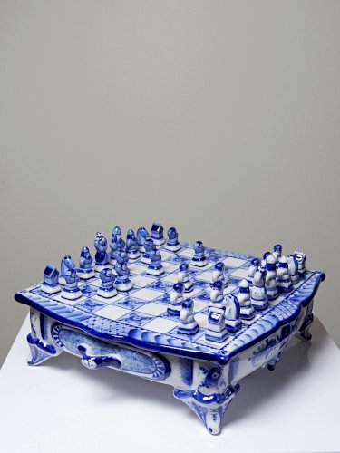 Rare et unique Echiquier de voyage porcelaine de Gzhel signé Yuri Garanin