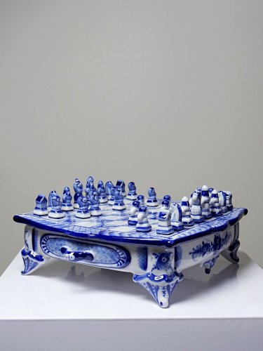 Rare et unique Echiquier de voyage porcelaine de Gzhel signé Yuri Garanin