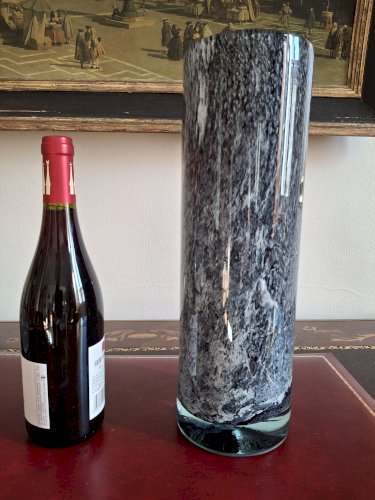 Rare grand vase rouleau en verre soufflé décor moucheté camaieu gris / violine