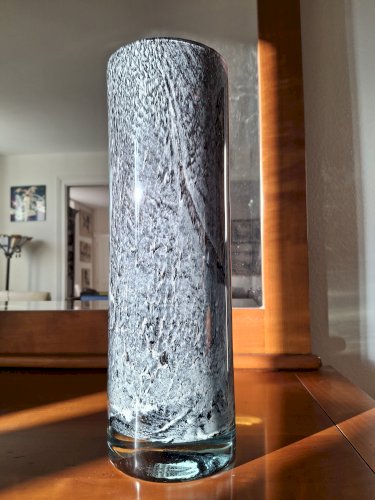 Rare grand vase rouleau en verre soufflé décor moucheté camaieu gris / violine