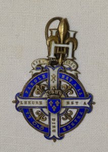 - RARE INSIGNE LEGETIMISTE POUR LE RETOUR DU COMTE de CHAMBORD FIN XIXe HENRI V