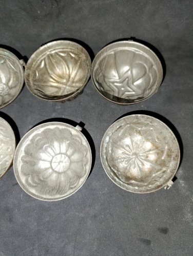 rare lot de 6 mini moules a gâteaux en cuivre ancien en bon etat