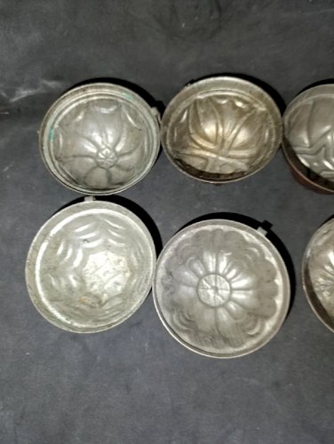 rare lot de 6 mini moules a gâteaux en cuivre ancien en bon etat