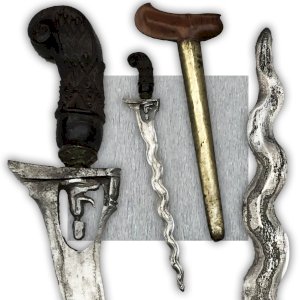 RARE & LUXUEUX SABRE COURT DIT :  KRISS , POIGNÉE EN BOIS SCULPTÉ, XIX, ORIGINAL