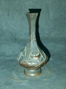 rare mini bronze vase with floral decoration Japan? in good condition