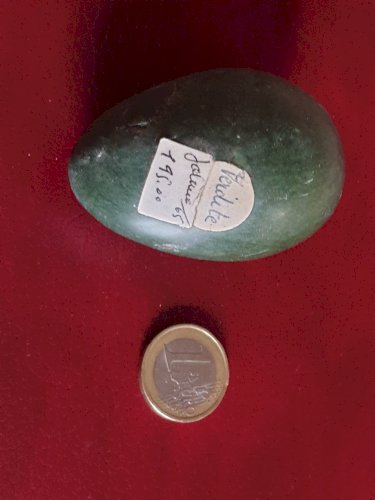 Rare oeuf de verdite longueur 6,4 cm poids 179 grammes