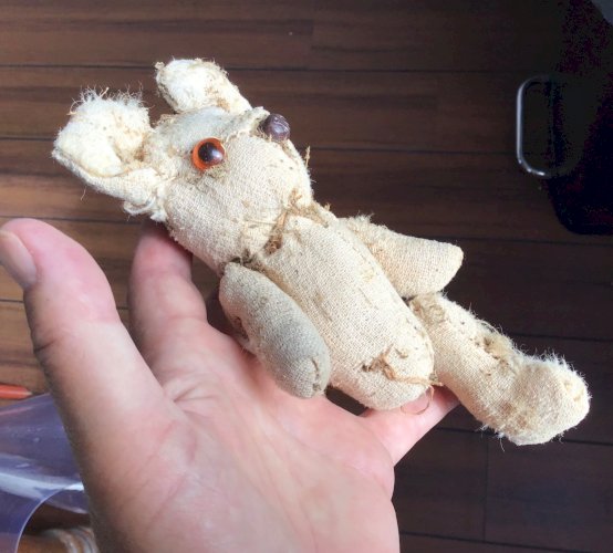 RARE ours tout petit ours  ancien  pour poupée 16 cm manque une jambe