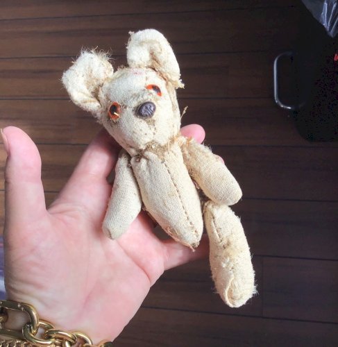RARE ours tout petit ours  ancien  pour poupée 16 cm manque une jambe