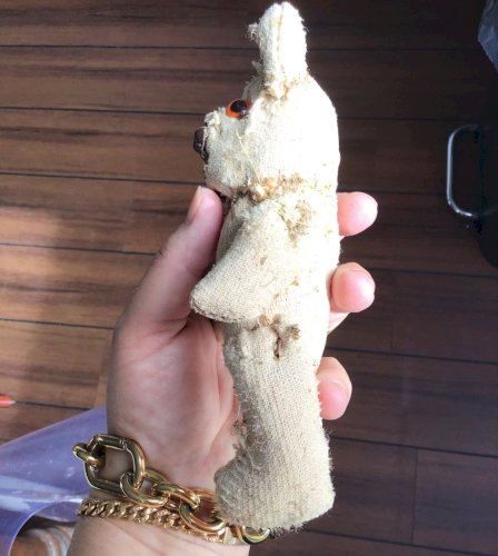 RARE ours tout petit ours  ancien  pour poupée 16 cm manque une jambe