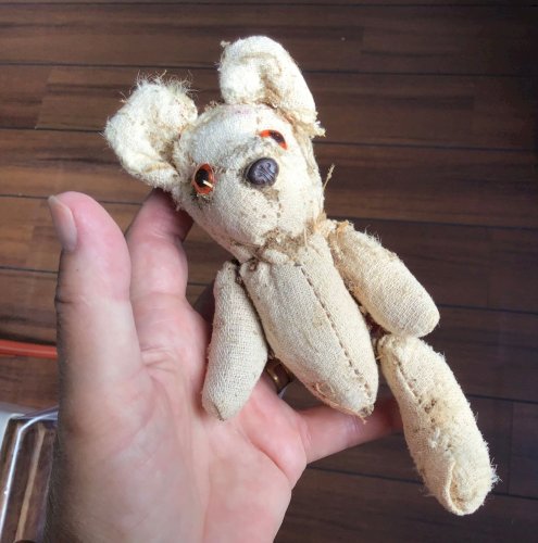 RARE ours tout petit ours  ancien  pour poupée 16 cm manque une jambe