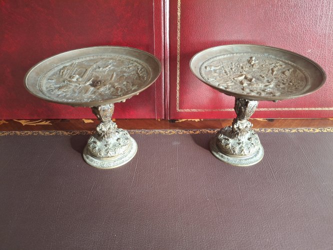 Rare Paire de coupes en bronze second empire à l'antique : Le triomphe de la Vertu, et Neptune et Amphitrite