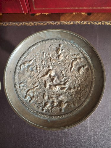 Rare Paire de coupes en bronze second empire à l'antique : Le triomphe de la Vertu, et Neptune et Amphitrite