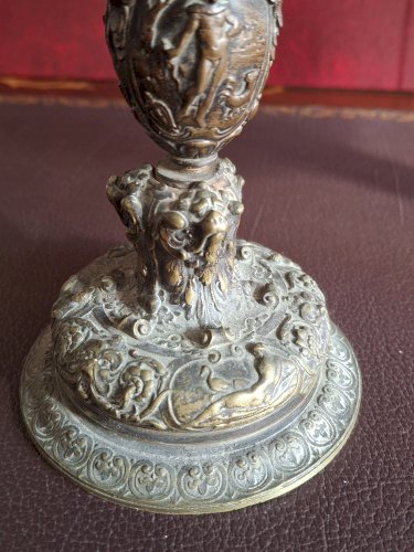 Rare Paire de coupes en bronze second empire à l'antique : Le triomphe de la Vertu, et Neptune et Amphitrite