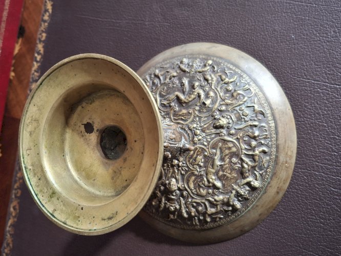 Rare Paire de coupes en bronze second empire à l'antique : Le triomphe de la Vertu, et Neptune et Amphitrite