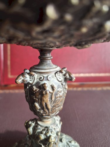 Rare Paire de coupes en bronze second empire à l'antique : Le triomphe de la Vertu, et Neptune et Amphitrite