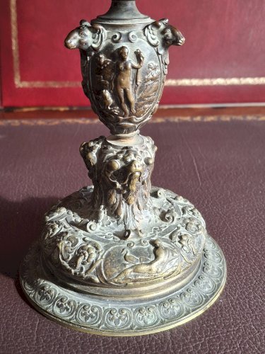 Rare Paire de coupes en bronze second empire à l'antique : Le triomphe de la Vertu, et Neptune et Amphitrite