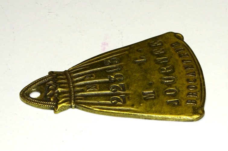 -RARE PLAQUE de BROCANTEUR  BRONZE NOMINATIVE  M L JOURNEE COLLECTION VITRINE  D