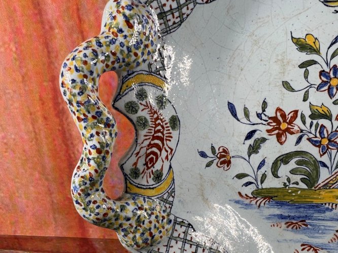 Rare plateau en faïence de Sinceny XVIIIe – décor de pagode et oiseaux, style Gu