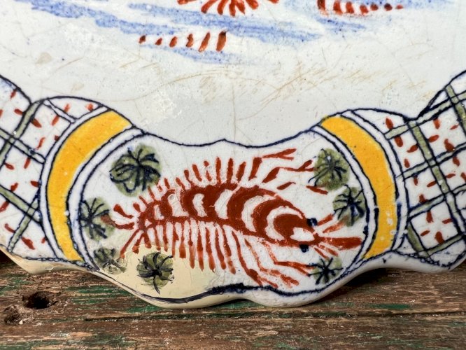 Rare plateau en faïence de Sinceny XVIIIe – décor de pagode et oiseaux, style Gu