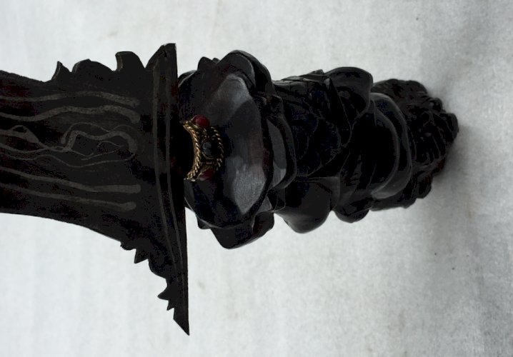 RARE & SUPERBE SABRE COURT DIT :  KRISS , BOIS SCULPTÉ, XIX, ORIGINAL