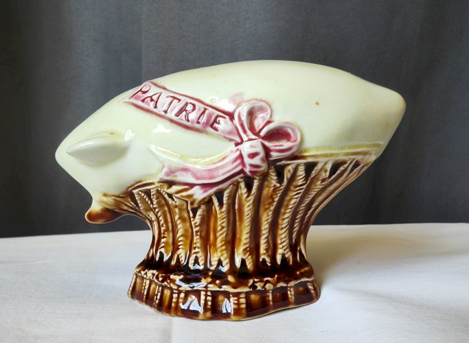 Rare tirelire a cassé le zeppelin