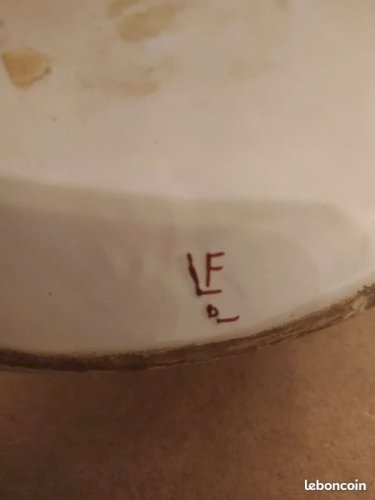 Rare Vase Ancien desvres Louis François Fourmaintraux Avec Décor En Volume en bel état