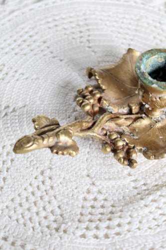 Rat de cave vintage en laiton – Décor feuilles de vigne et grappes