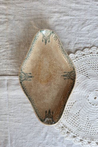 Ravier ancien terre de fer patine – Décor frise vert