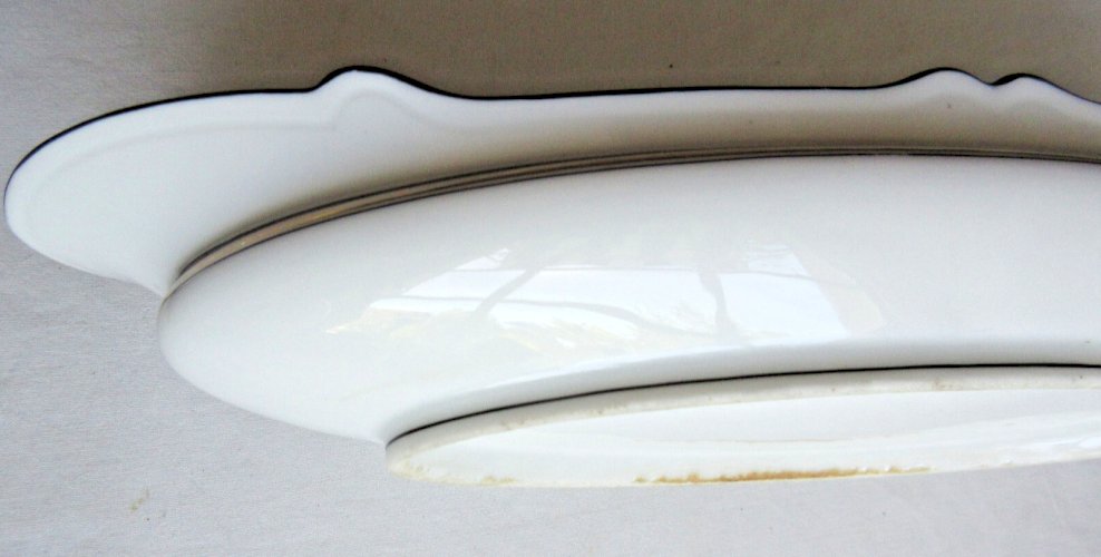 Ravier, beurrier Napoléon III, porcelaine fine blanche, filets, monogramme noirs