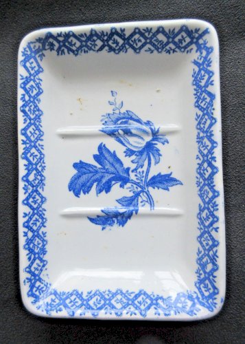 Ravier de toilette à savon, décor bleu de St Amand Hamage: Cactus