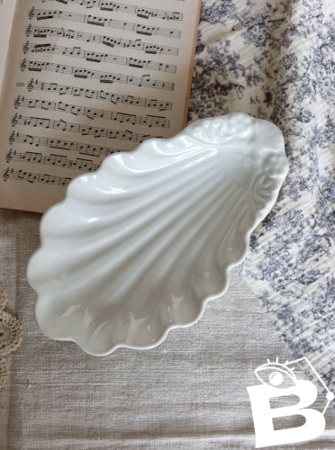Ravier vintage coquillage en porcelaine blanche