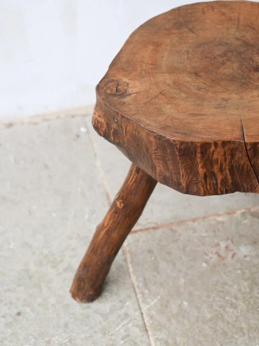 Regis, la paire de tabourets brutalistes en bois N°851