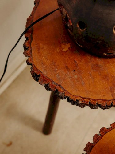 Regis, la paire de tabourets brutalistes N°685