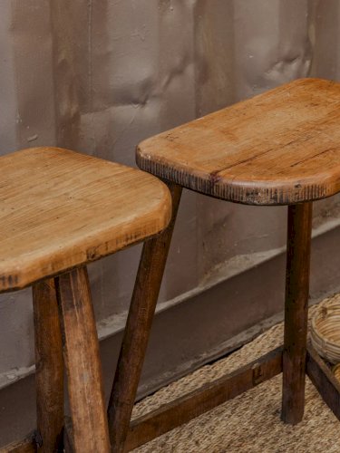 Regis, la paire de tabourets hauts en bois N°793