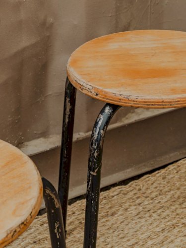 Regis, le lot de tabourets en bois et métal N°816