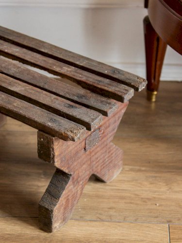 Regis, le mini tabouret en bois N°616