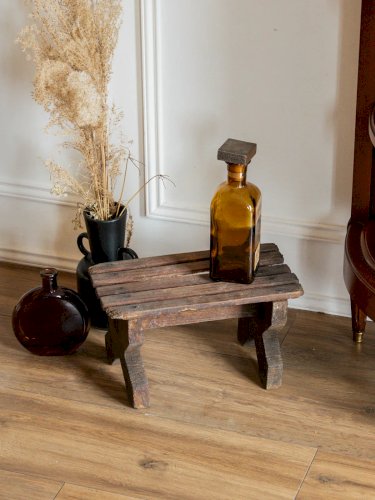 Regis, le mini tabouret en bois N°616