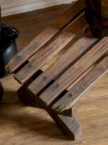 Regis, le mini tabouret en bois N°616