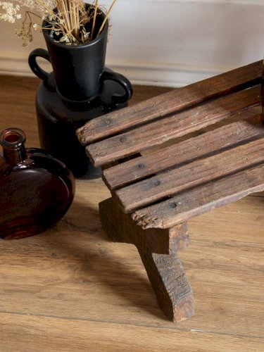 Regis, le mini tabouret en bois N°616