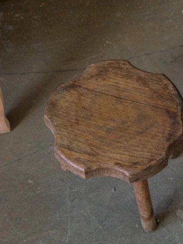 Regis, le mini tabouret en bois N°632
