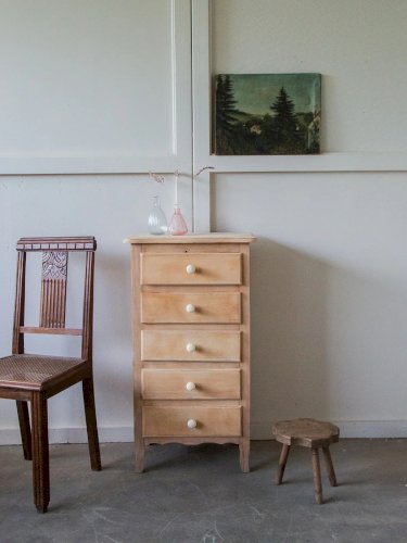 Regis, le mini tabouret en bois N°632