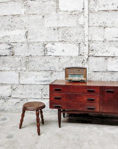 Regis, the small wooden stool No. 480