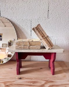 Regis, the small wooden stool No. 549