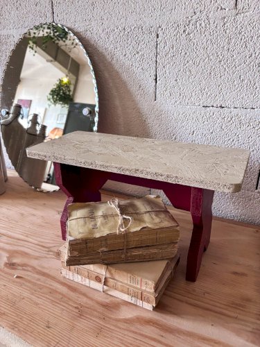 Regis, le petit tabouret en bois N°549