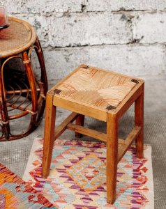 Regis, the small straw stool N°95