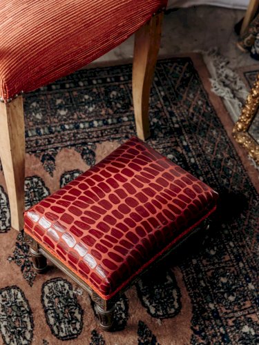 Regis, le repose-pied en bois et simili N°718